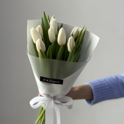 Кулёк белых тюльпанов 
